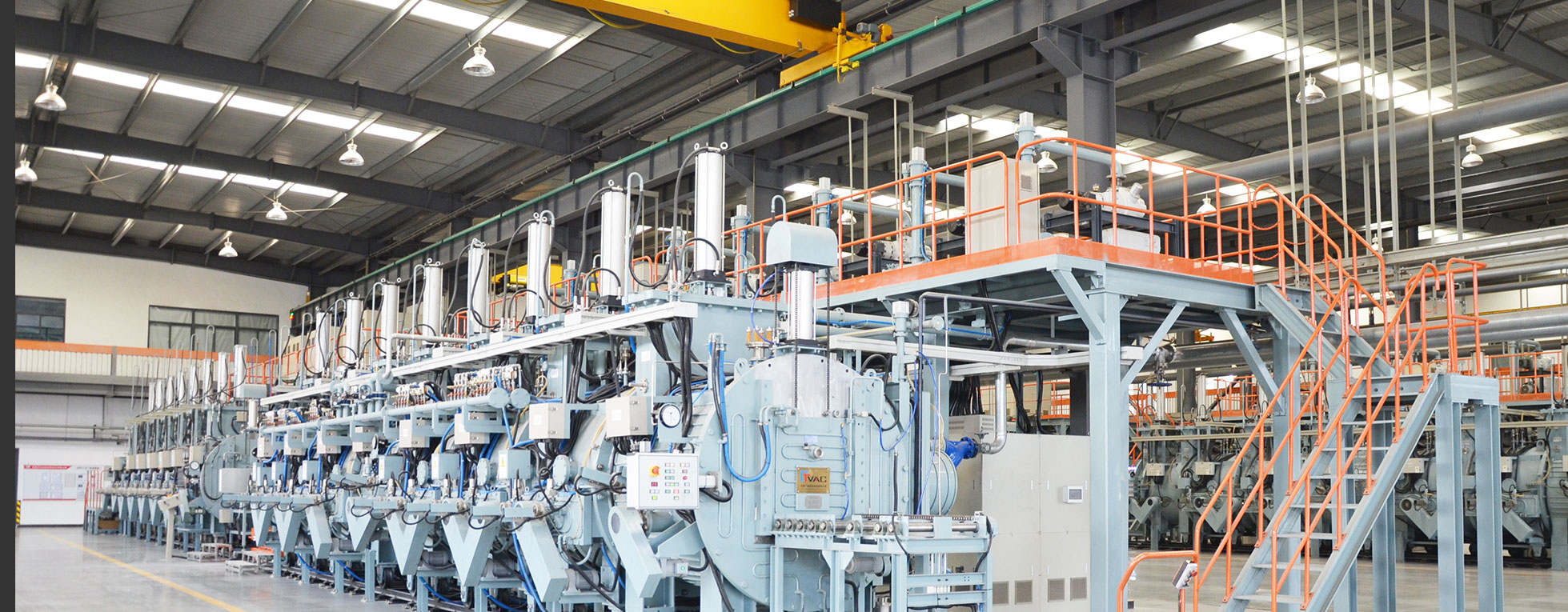  橡膠磁是由鐵氧體磁粉混合橡膠原料而制成之復(fù)合材料，成品由擠壓或軋制制成。由于材料本身可塑性高，制成品或半成品均可隨意刀切、打孔、縱切和裱上其他物料，且不易退磁，有良好的防腐蝕性，由于原料來源豐富，所以價格低廉。主要分為同性橡膠磁和異性橡膠磁兩大類。同性橡膠磁磁性較弱，主要應(yīng)用于冰箱磁貼，印刷制品，及宣傳推廣類用品。而異性橡膠磁具有較高的磁性能，故大量應(yīng)用在微型馬達(dá)及磁性玩具等領(lǐng)域。